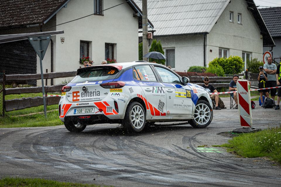 Interiér závodního speciálu Opel Corsa Rally4