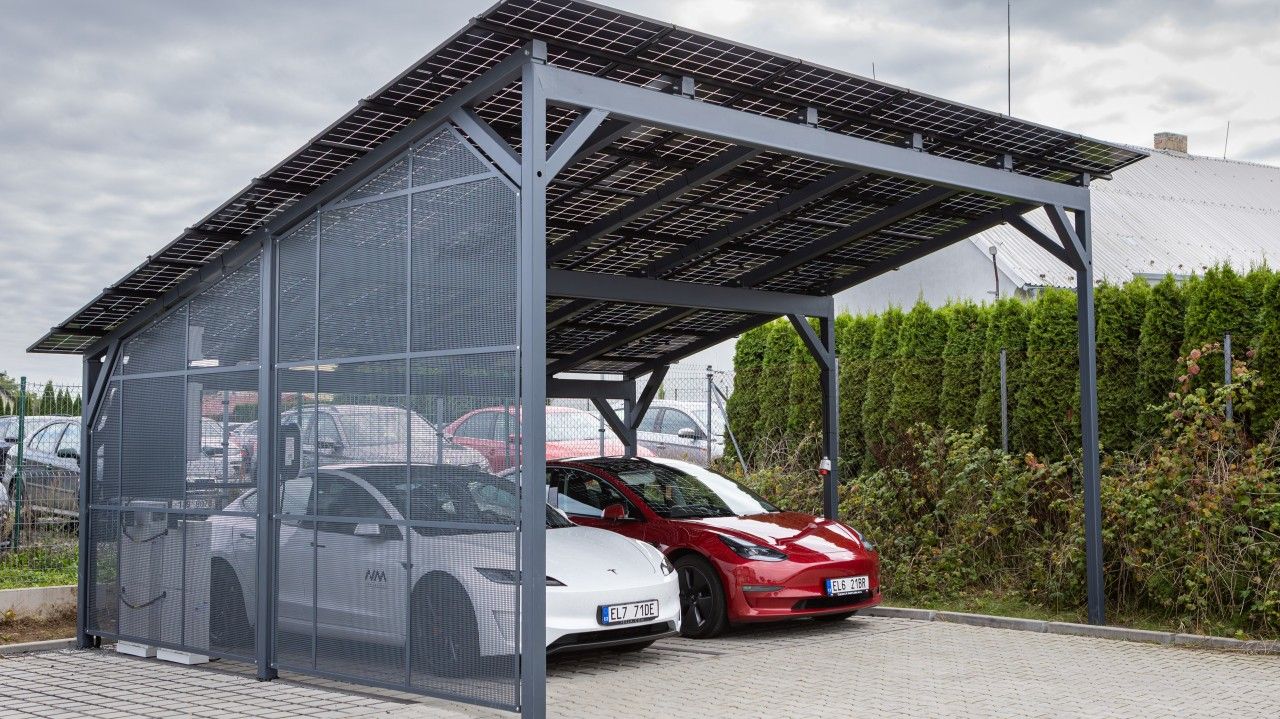 Představujeme n&aacute;&scaron; testovac&iacute; fotovoltaick&yacute; syst&eacute;m